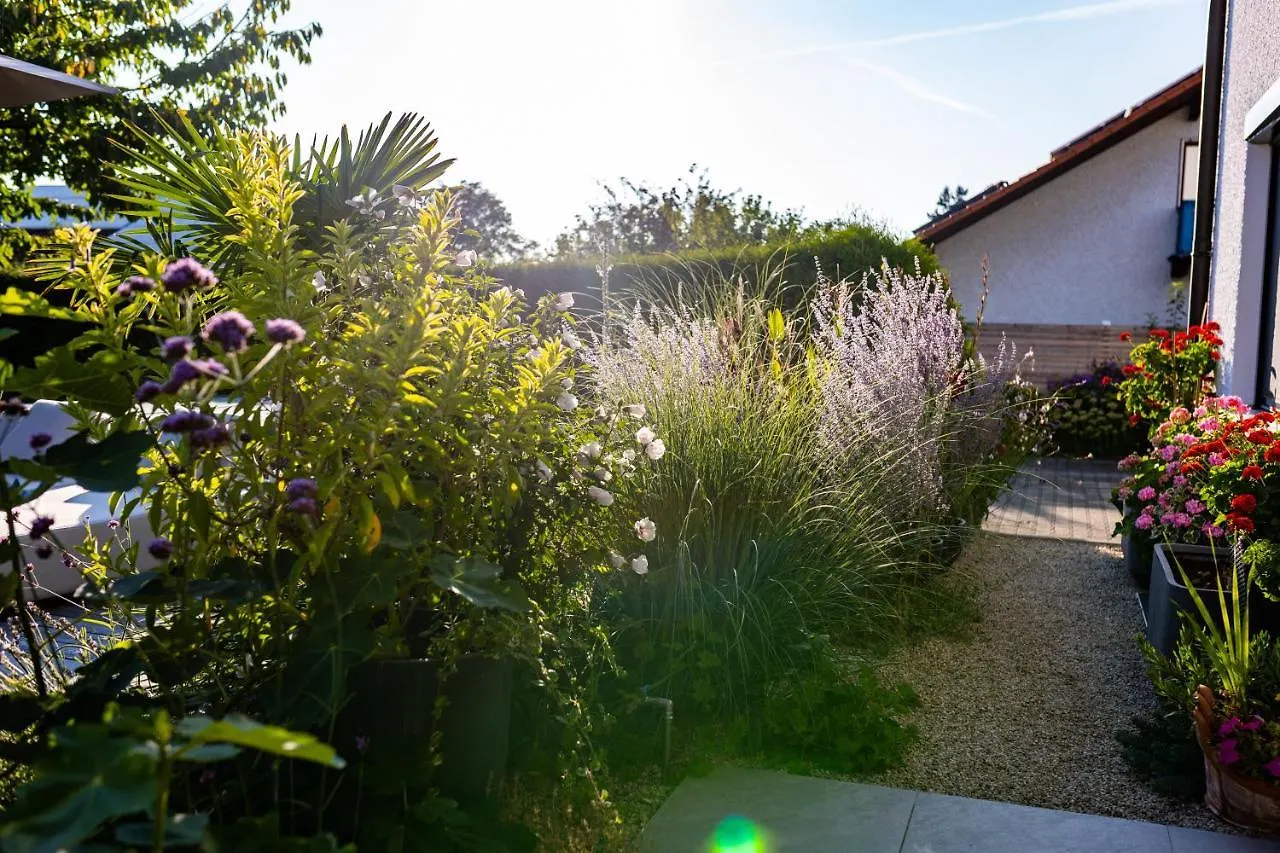 110Qm Countryside Loft Apartment Neufahrn in Niederbayern